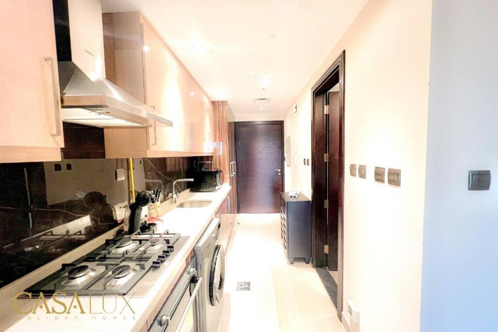 Lovely Big Studio W/ Burj Khalifa View In Downtown Дубай Екстериор снимка