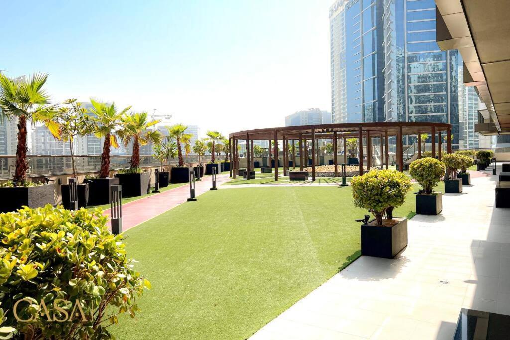 Lovely Big Studio W/ Burj Khalifa View In Downtown Дубай Екстериор снимка