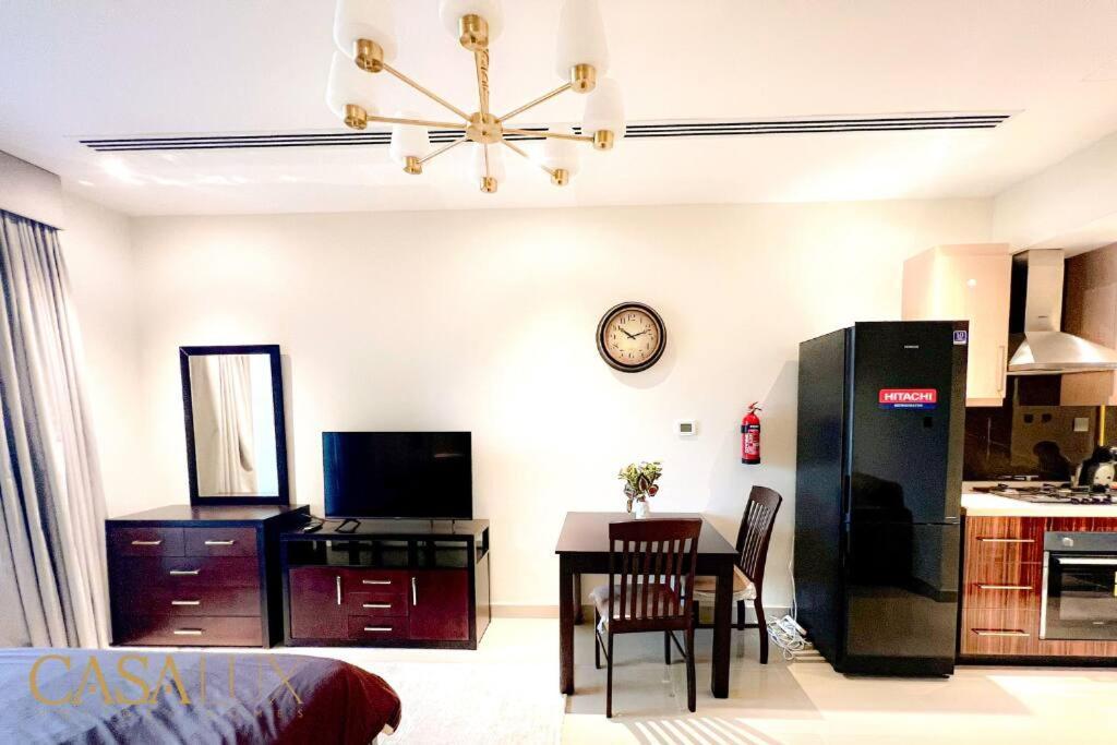 Lovely Big Studio W/ Burj Khalifa View In Downtown Дубай Екстериор снимка