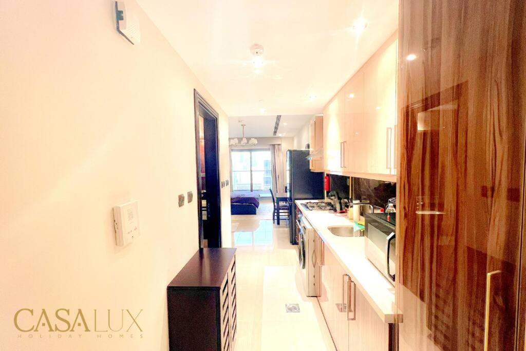 Lovely Big Studio W/ Burj Khalifa View In Downtown Дубай Екстериор снимка